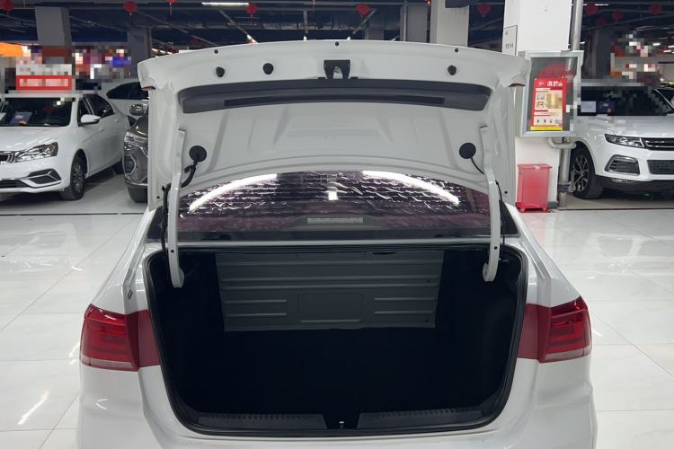 Used Volkswagen Santana 2016 1.6L Manual Fashion Edition Trunk