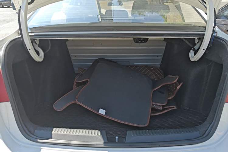 Used Volkswagen Santana 2016 1.4L Manual Fashion Edition Trunk
