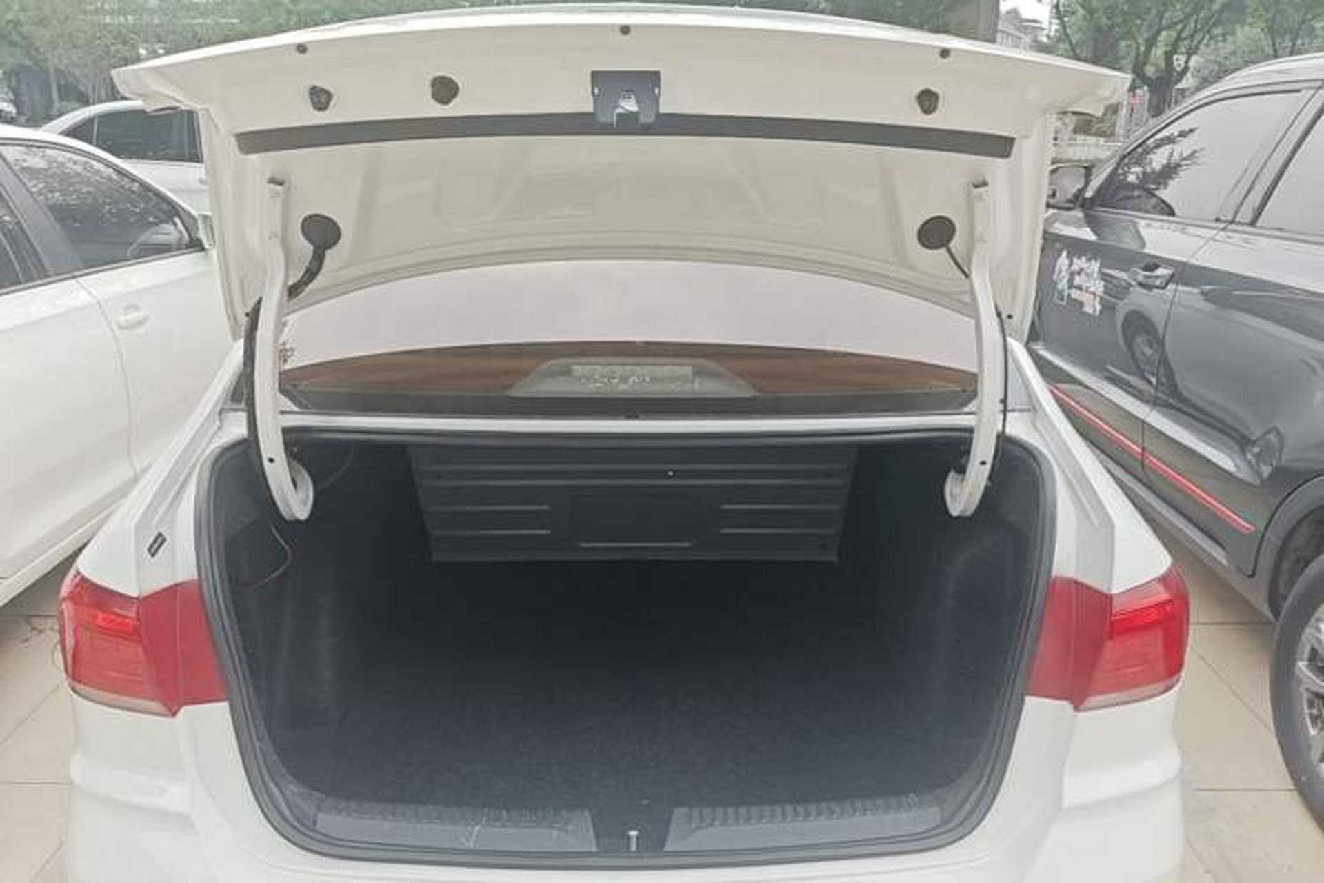 Used Volkswagen Santana 2016 1.4L Manual Fashion Edition Trunk