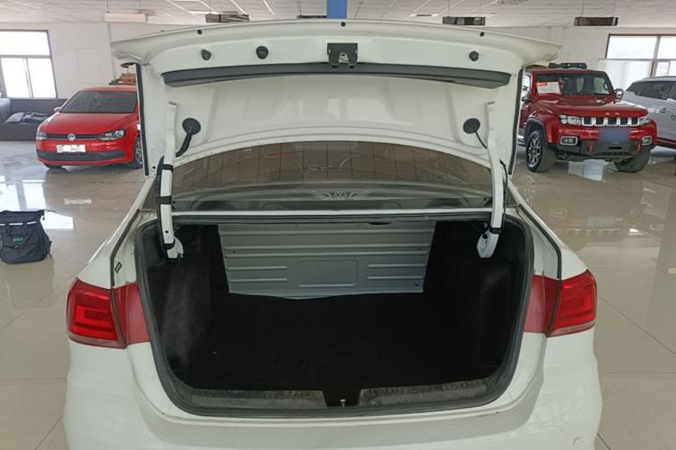 Used Volkswagen Santana 2016 1.6L Manual Fashion Edition Trunk