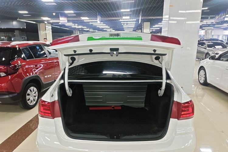 Used Volkswagen Santana 2016 1.6L Automatic Fashion Edition Trunk