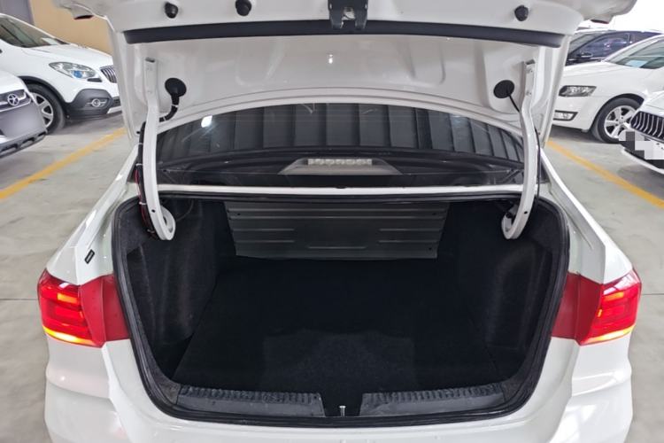 Used Volkswagen Santana 2016 1.6L Automatic Fashion Edition Trunk