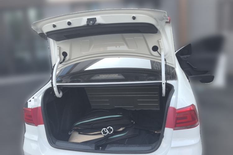 Used Volkswagen Santana 2016 1.6L Manual Fashion Edition Trunk