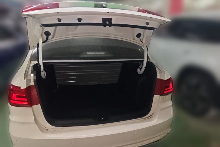 Used Volkswagen Santana 2016 1.4L Manual Fashion Edition Trunk