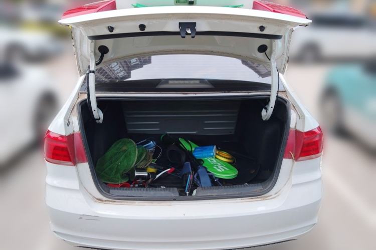 Used Volkswagen Santana 2016 1.6L Manual Fashion Edition Trunk