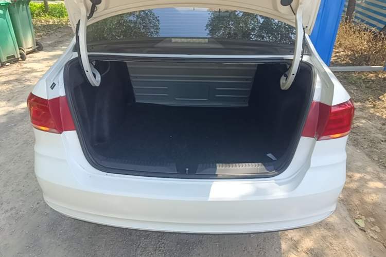 Used Volkswagen Santana 2016 1.6L Manual Fashion Edition Trunk
