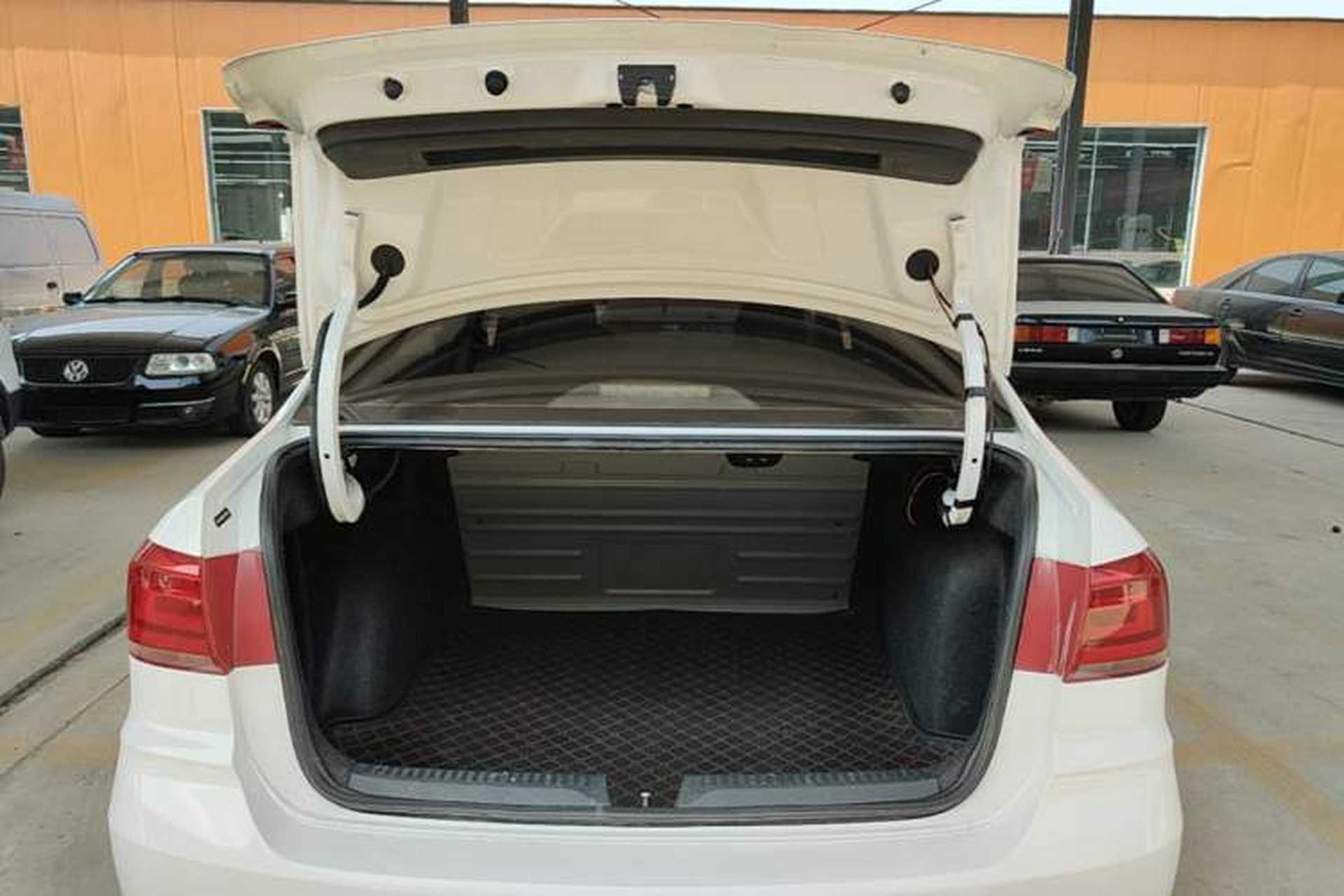 Used Volkswagen Santana 2016 1.4L Manual Fashion Edition Trunk