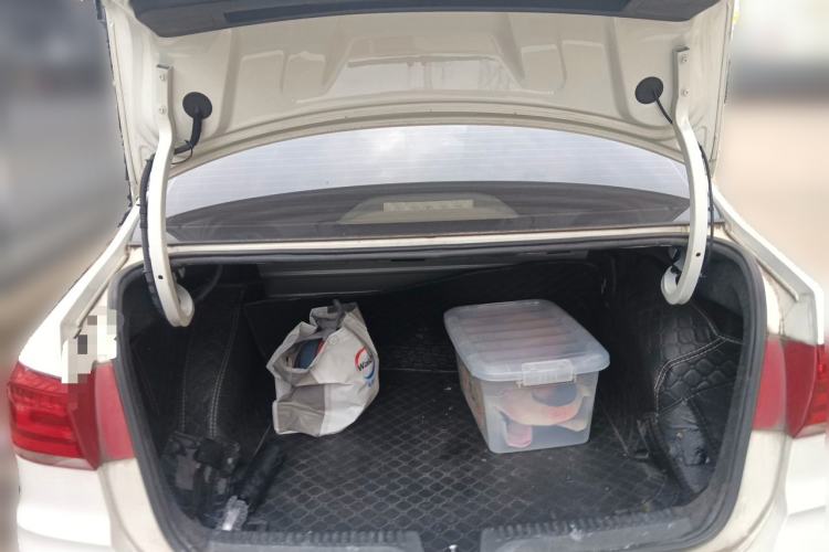 Used Volkswagen Santana 2016 1.6L Automatic Fashion Edition Trunk