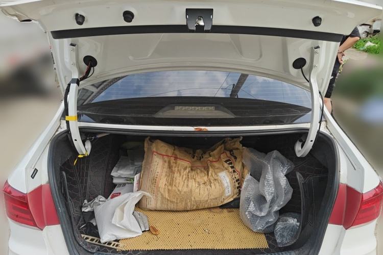 Used Volkswagen Santana 2016 1.4L Manual Fashion Edition Trunk