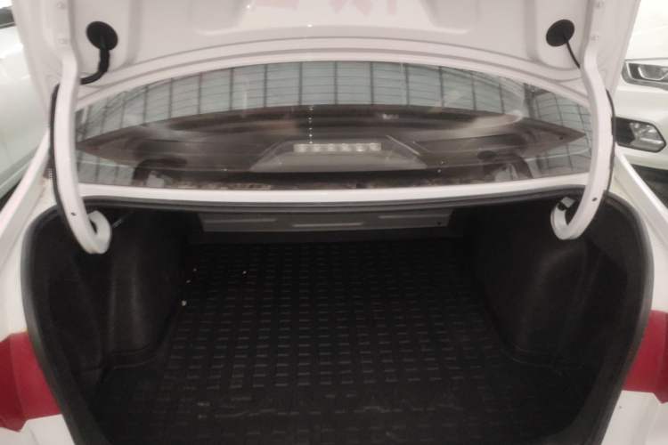 Used Volkswagen Santana 2016 1.4L Manual Fashion Edition Trunk