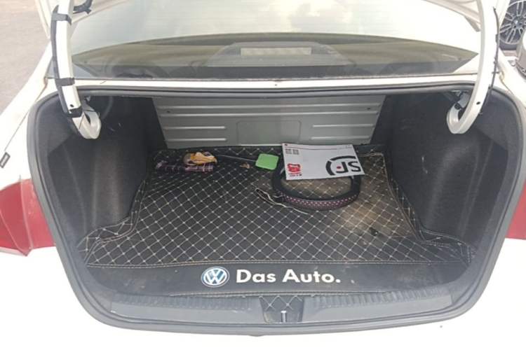 Used Volkswagen Santana 2016 1.6L Manual Fashion Edition Trunk