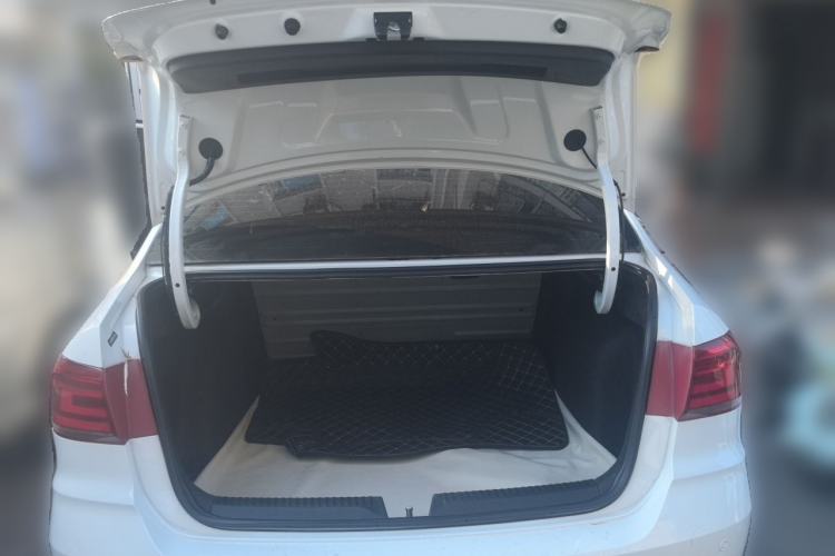 Used Volkswagen Santana 2016 1.6L Automatic Fashion Edition Trunk