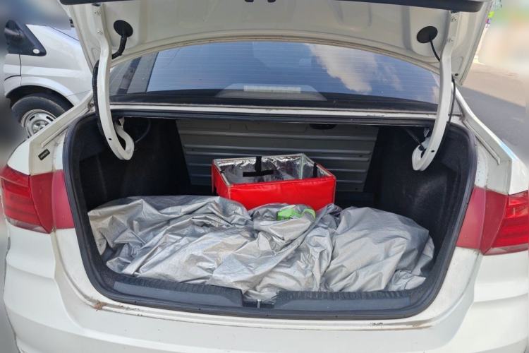 Used Volkswagen Santana 2016 1.6L Manual Fashion Edition Trunk
