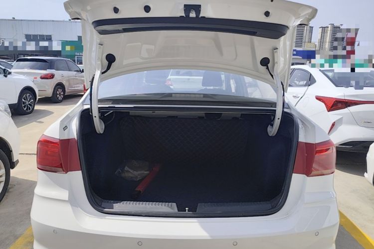 Used Volkswagen Santana 2016 1.6L Manual Fashion Edition Trunk
