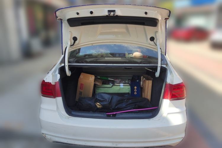 Used Volkswagen Santana 2016 1.6L Automatic Fashion Edition Trunk
