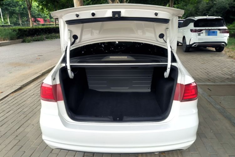 Used Volkswagen Santana 2016 1.6L Manual Fashion Edition Trunk