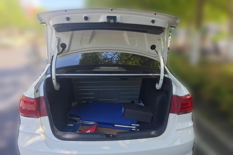 Used Volkswagen Santana 2016 1.6L Automatic Fashion Edition Trunk