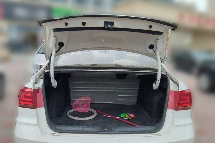 Used Volkswagen Santana 2016 1.6L Manual Fashion Edition Trunk