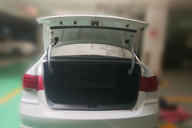 Used Volkswagen Santana 2016 1.6L Manual Fashion Edition Trunk