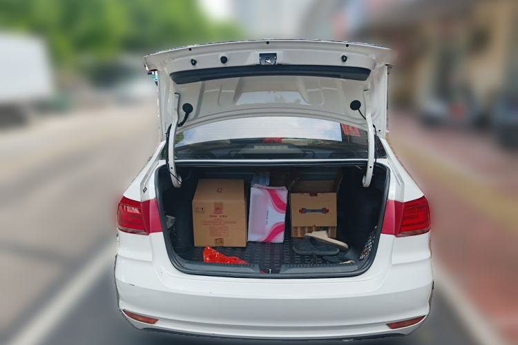 Used Volkswagen Santana 2016 1.6L Manual Fashion Edition Trunk