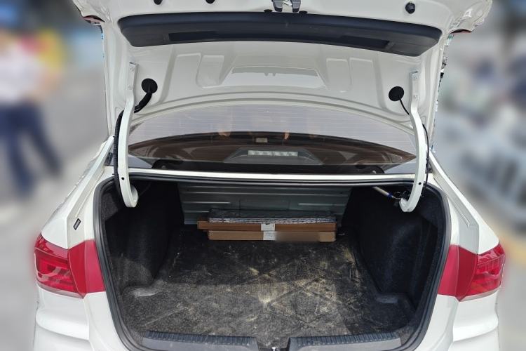 Used Volkswagen Santana 2016 1.4L Manual Fashion Edition Trunk