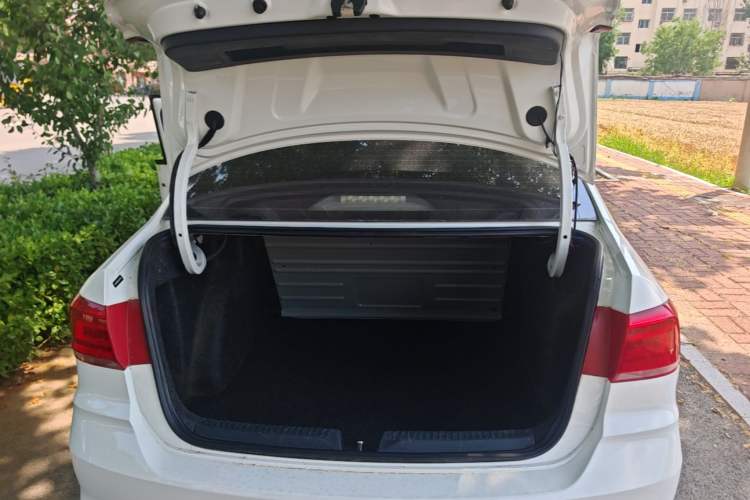 Used Volkswagen Santana 2016 1.4L Manual Fashion Edition Trunk