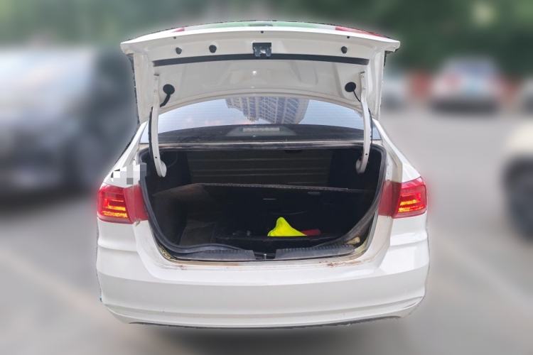Used Volkswagen Santana 2016 1.6L Manual Fashion Edition Trunk