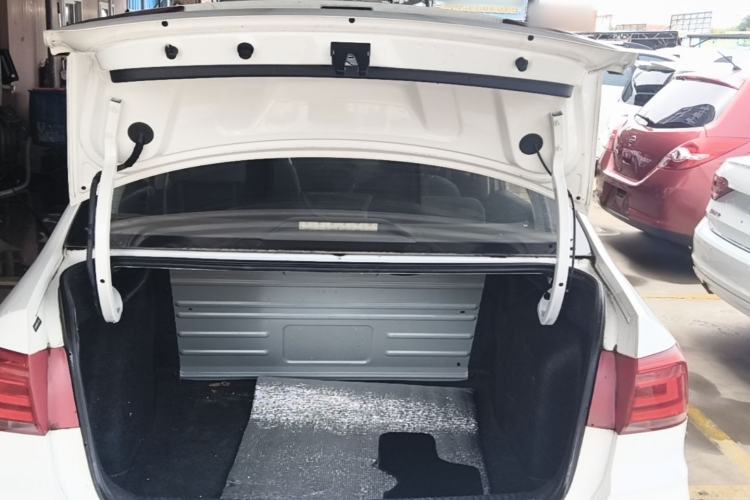 Used Volkswagen Santana 2016 1.6L Manual Fashion Edition Trunk