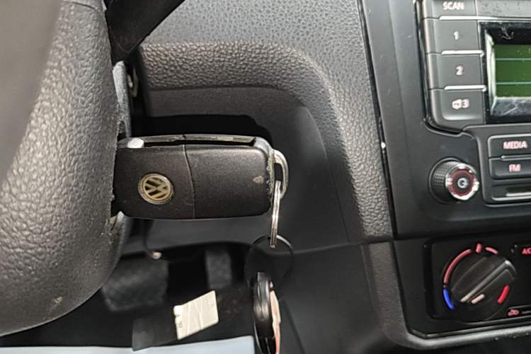 Used Volkswagen Santana 2016 1.6L Automatic Fashion Edition Vehicle Key