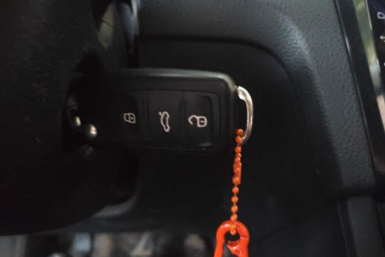 Used Volkswagen Santana 2016 1.4L Manual Fashion Edition Vehicle Key