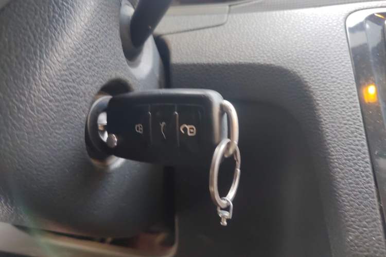 Used Volkswagen Santana 2016 1.6L Automatic Fashion Edition Vehicle Key