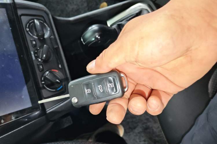 Used Volkswagen Santana 2016 1.6L Automatic Fashion Edition Vehicle Key