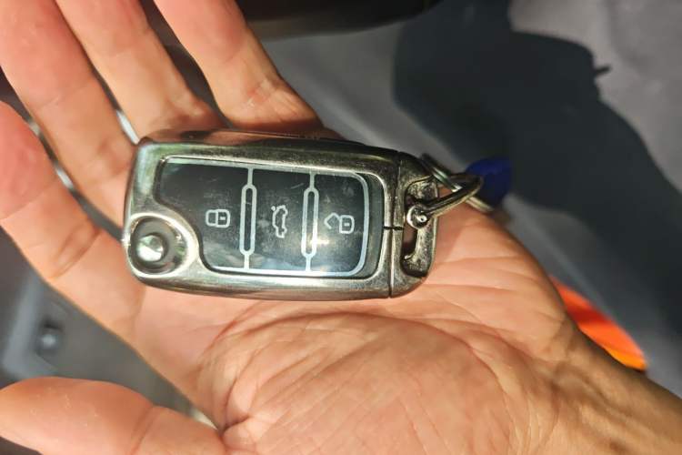 Used Volkswagen Santana 2016 1.6L Manual Fashion Edition Vehicle Key