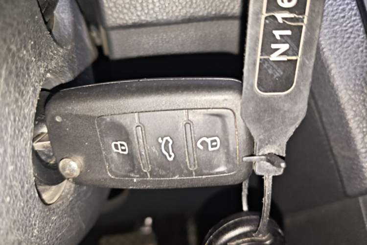 Used Volkswagen Santana 2016 1.6L Automatic Fashion Edition Vehicle Key