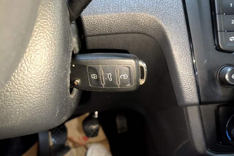 Used Volkswagen Santana 2016 1.4L Manual Fashion Edition Vehicle Key