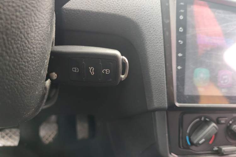 Used Volkswagen Santana 2016 1.6L Manual Fashion Edition Vehicle Key