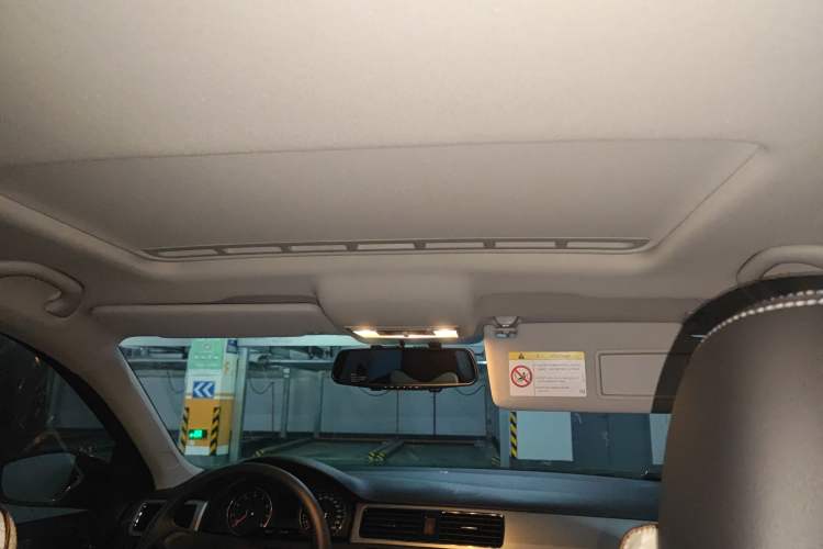 Used Volkswagen Santana 2016 Cross 1.6L Automatic Fashion Edition Headliner