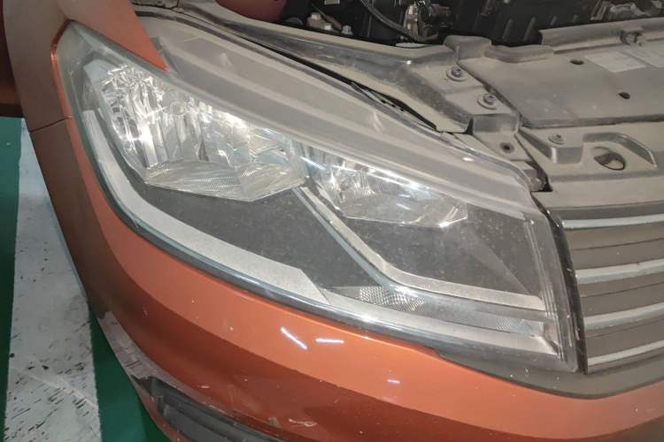 Used Volkswagen Santana 2016 Cross 1.6L Automatic Fashion Edition Right Front Headlight
