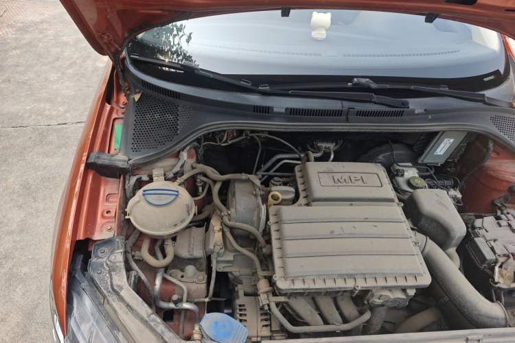 Used Volkswagen Santana 2017 HaoNa 1.4L Manual Fashion Edition Engine Bay Right