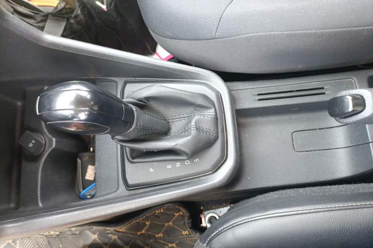 Used Volkswagen Santana 2017 Haval H6 1.6L Automatic Fashion Edition Gear Lever