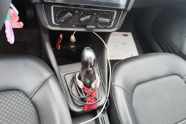 Used Volkswagen Santana 2017 Haval H9 1.6L Automatic Comfort Edition Gear Lever