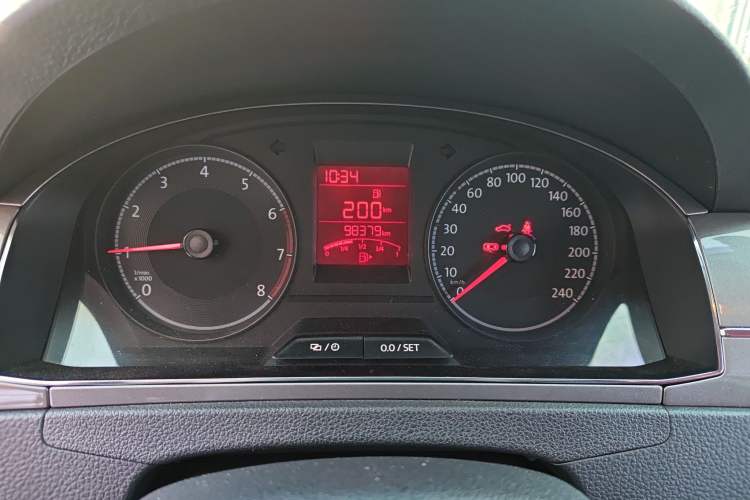 Used Volkswagen Santana 2017 Haval H9 1.6L Manual Fashion Edition Odometer Close Up