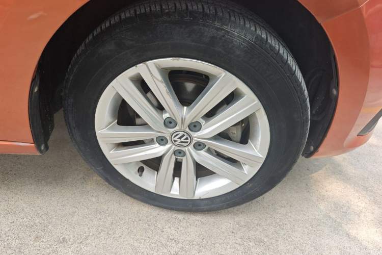 Used Volkswagen Santana 2017 HaoNa 1.4L Manual Fashion Edition Right Front Wheel Hub