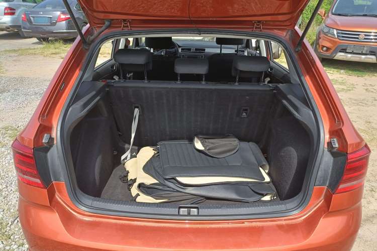Used Volkswagen Santana 2017 Haval H6 1.6L Automatic Fashion Edition Trunk
