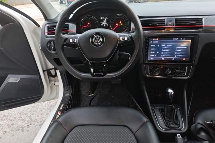 Used Volkswagen Santana 2017 Haval H9 1.6L Automatic Comfort Edition Audio And AC Panel