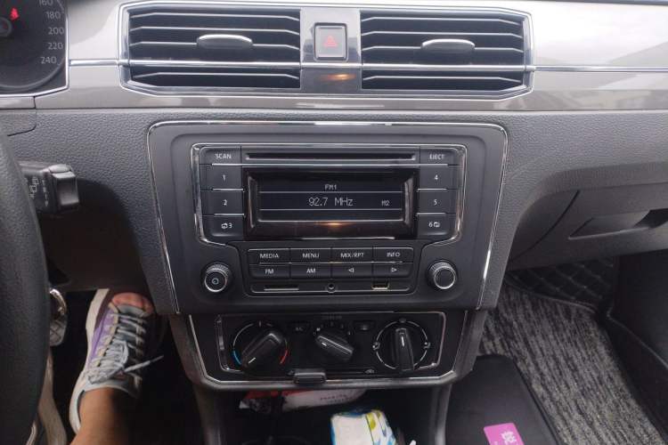Used Volkswagen Santana 2017 HaoNa 1.4L Manual Fashion Edition Audio And AC Panel
