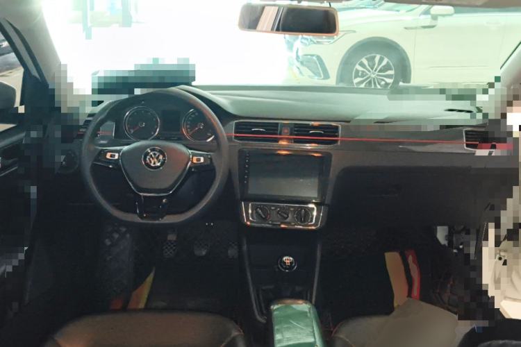Used Volkswagen Santana 2017 Haval H9 1.6L Manual Comfort Edition Center Console