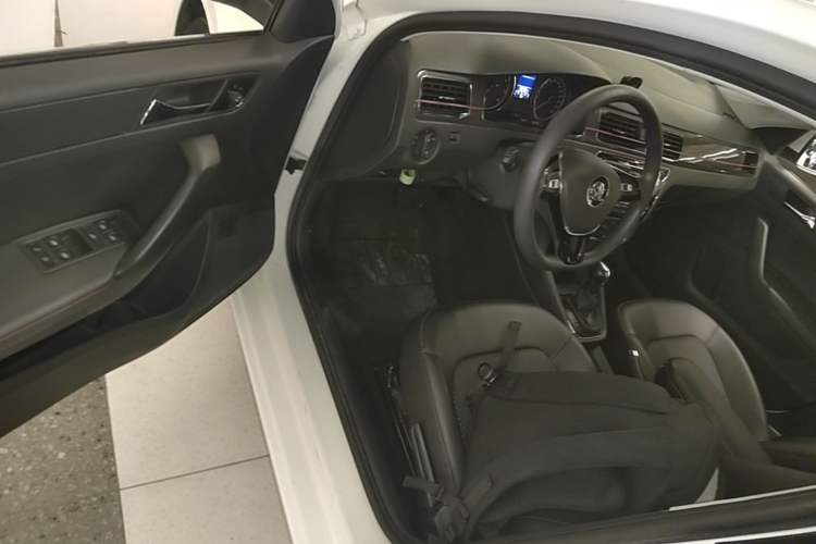 Used Volkswagen Santana 2017 Haval H9 1.6L Automatic Comfort Edition Driver Seat
