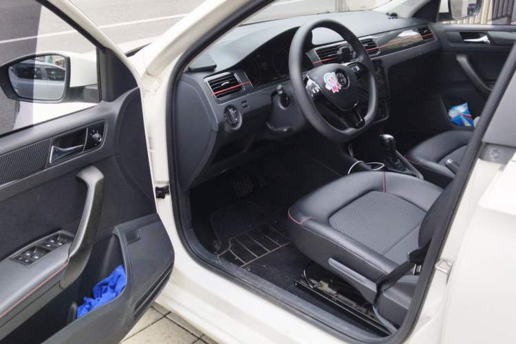Used Volkswagen Santana 2017 Haval H9 1.6L Automatic Comfort Edition Driver Seat