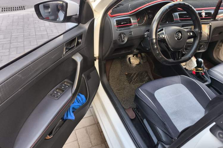 Used Volkswagen Santana 2017 Haval H9 1.6L Automatic Comfort Edition Driver Seat